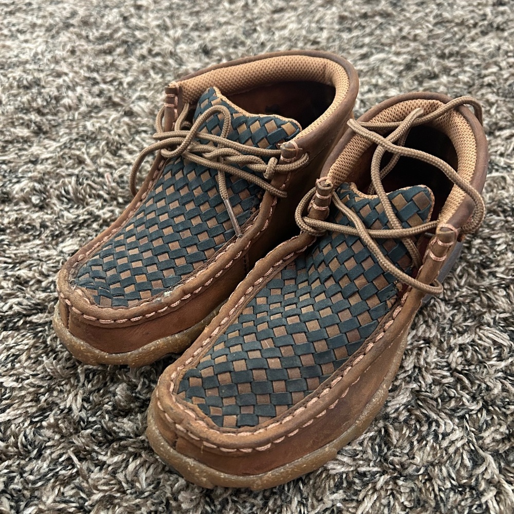 Boys twisted X shoes